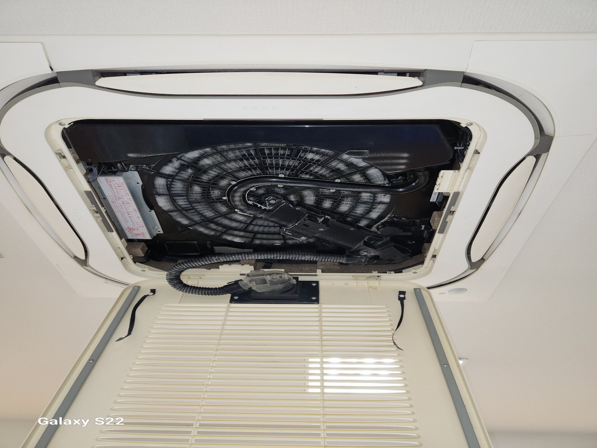 業務用エアコンクリーニング 天カセ4方向】完全分解 | 東京や埼玉で