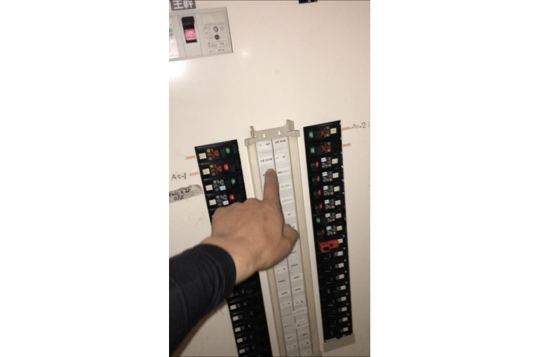 8748CA76-197B-4B40-8DA8-05B0F10F2DAD