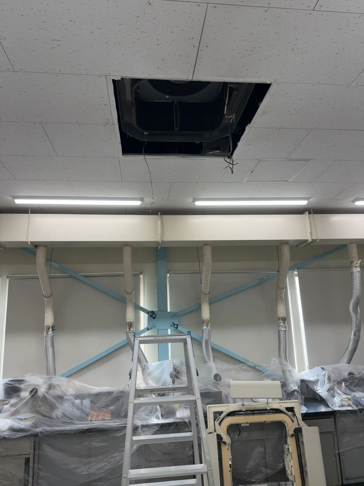 業務用エアコンクリーニング・東京都国分寺市の分解洗浄で内部まで徹底清掃する方法