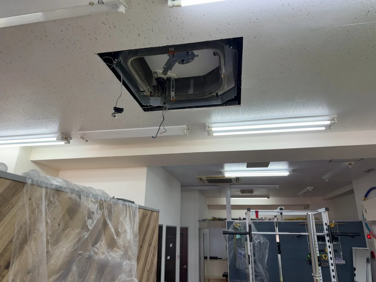 業務用エアコン取り付け工事と埼玉県越谷市での費用相場を徹底比較